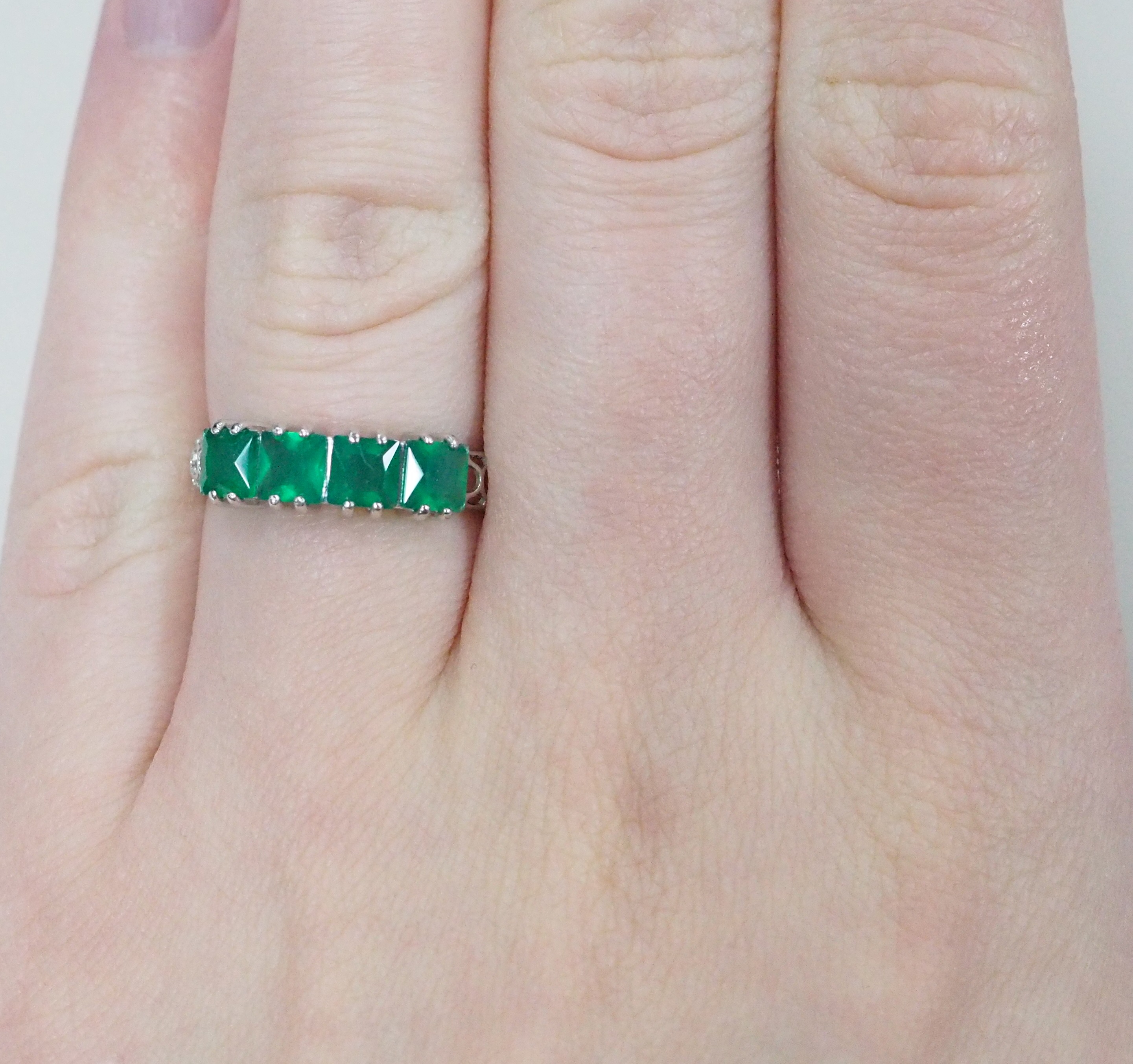 Серебряное кольцо с агатами